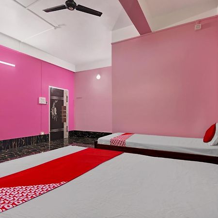 Oyo Flagship The Brahmaputra Homestay Guwahati Buitenkant foto