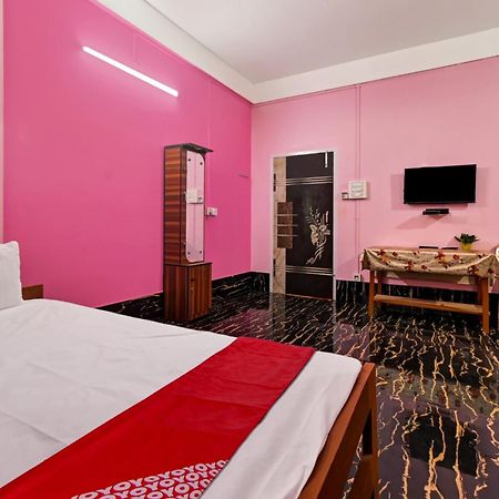 Oyo Flagship The Brahmaputra Homestay Guwahati Buitenkant foto
