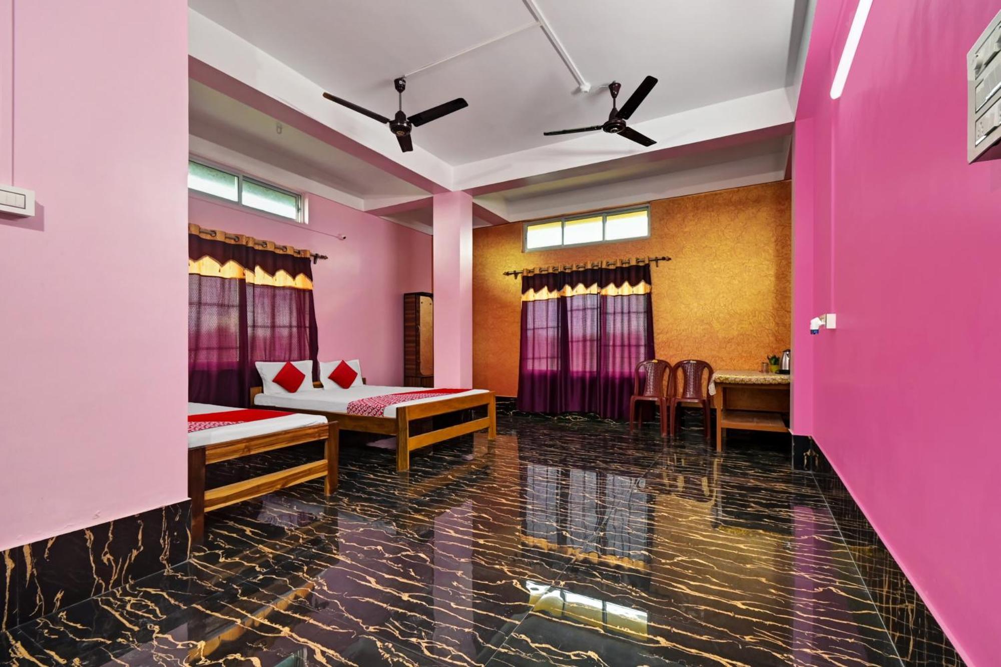 Oyo Flagship The Brahmaputra Homestay Guwahati Buitenkant foto