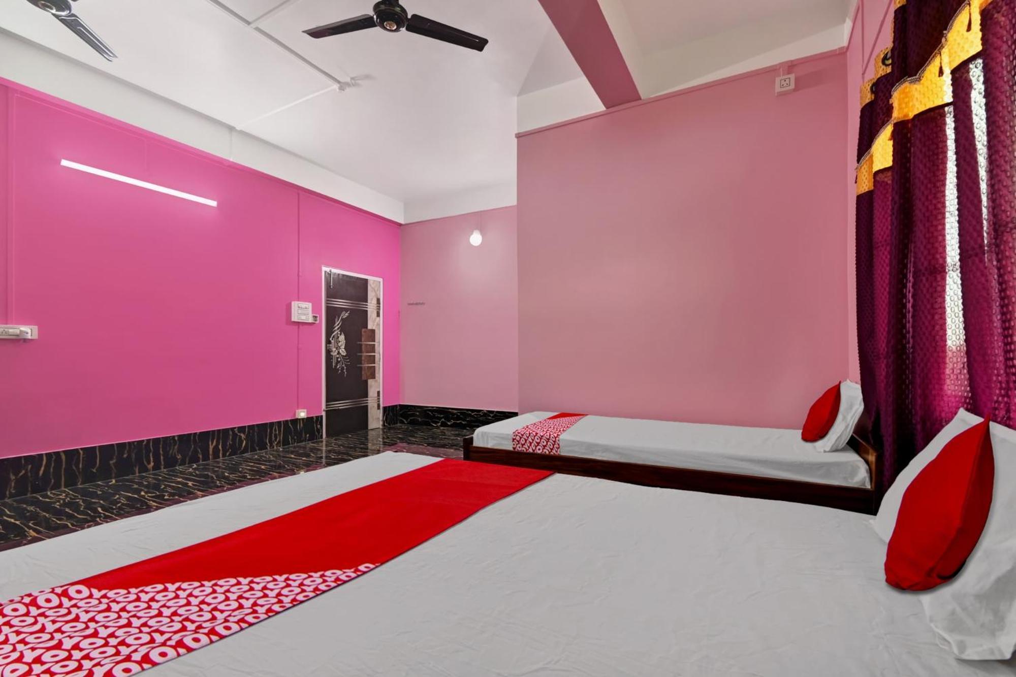 Oyo Flagship The Brahmaputra Homestay Guwahati Buitenkant foto