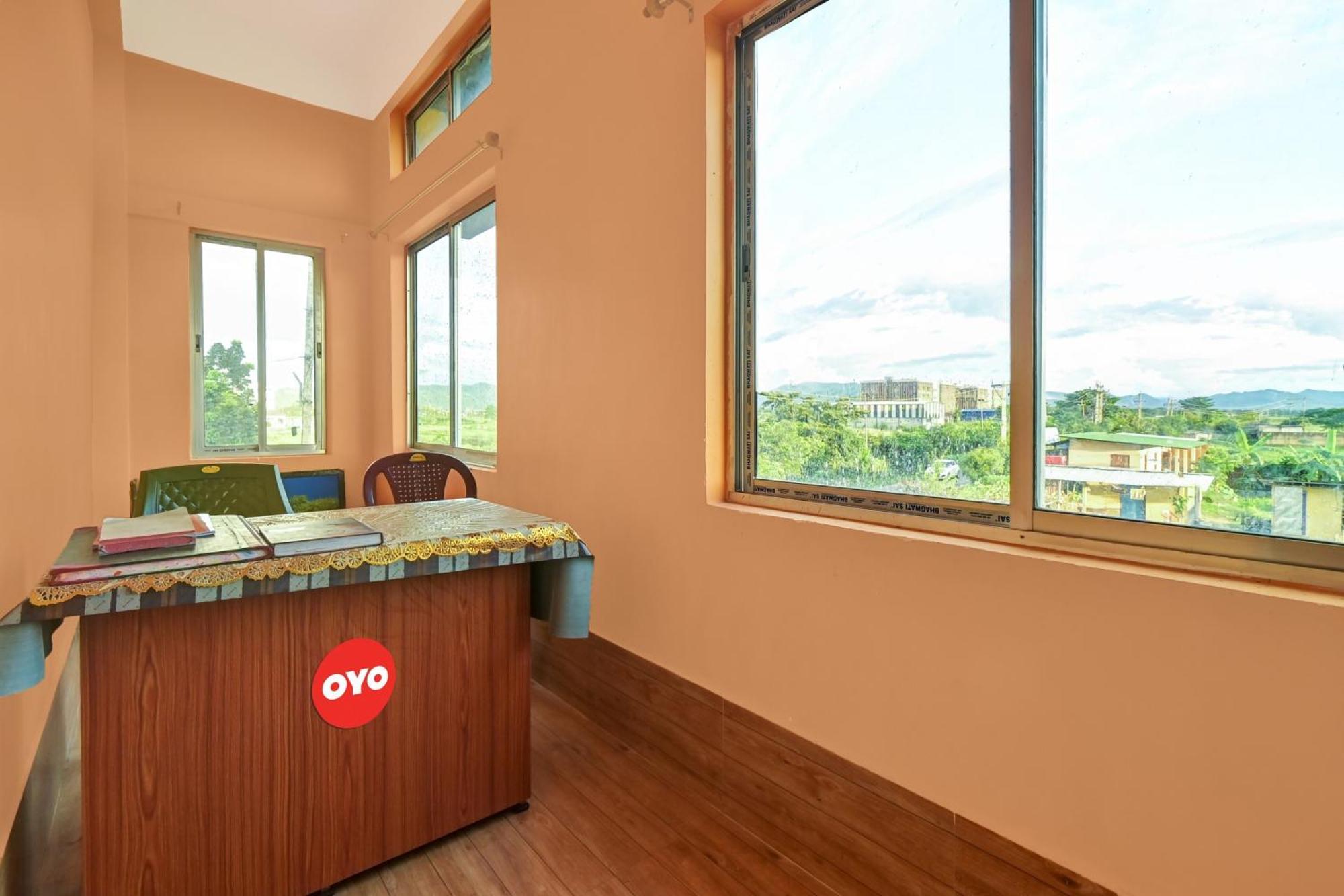 Oyo Flagship The Brahmaputra Homestay Guwahati Buitenkant foto