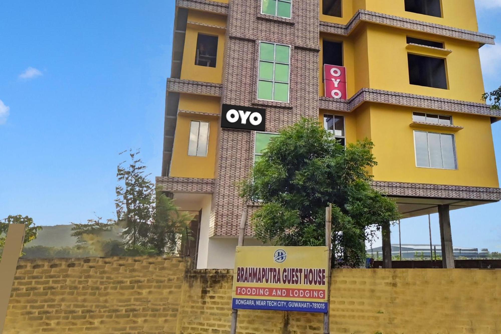Oyo Flagship The Brahmaputra Homestay Guwahati Buitenkant foto