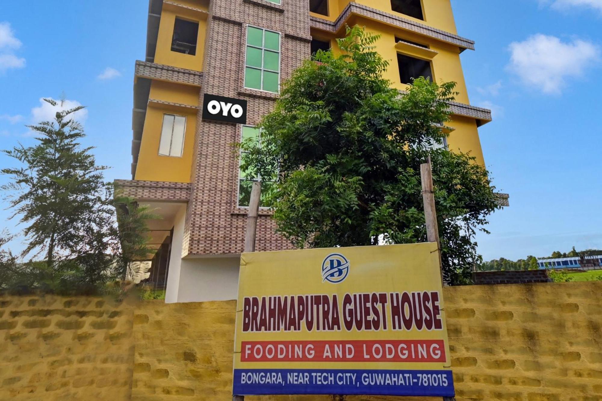 Oyo Flagship The Brahmaputra Homestay Guwahati Buitenkant foto