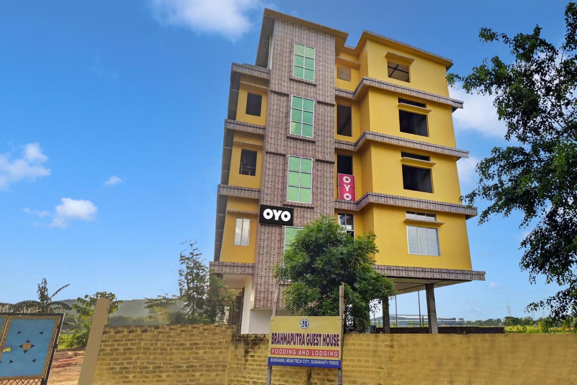 Oyo Flagship The Brahmaputra Homestay Guwahati Buitenkant foto