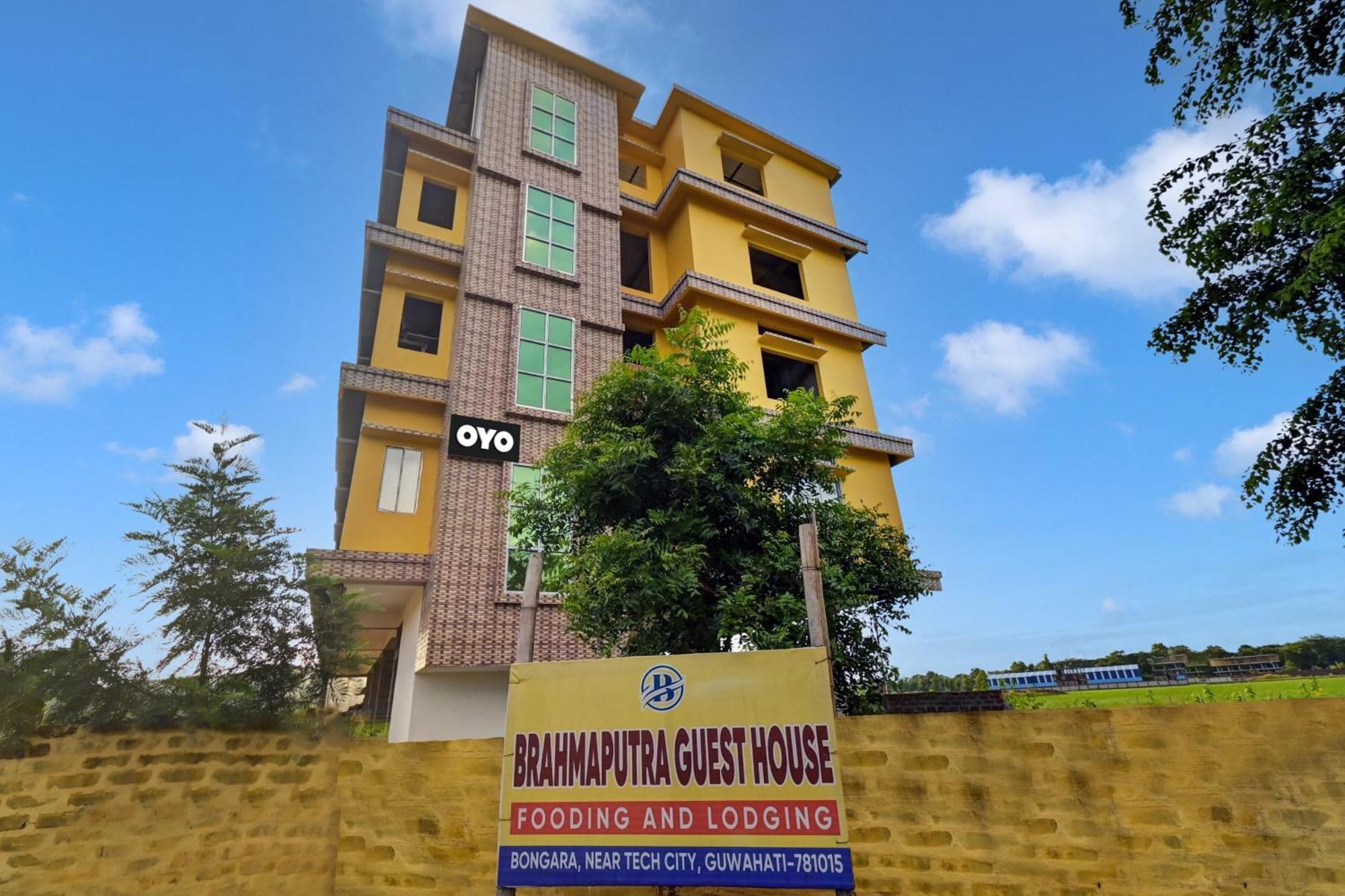 Oyo Flagship The Brahmaputra Homestay Guwahati Buitenkant foto