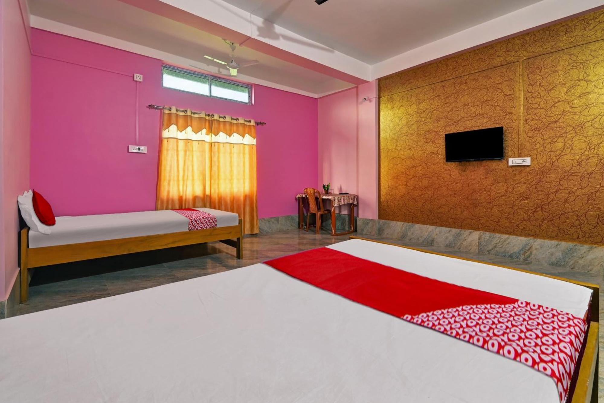 Oyo Flagship The Brahmaputra Homestay Guwahati Buitenkant foto
