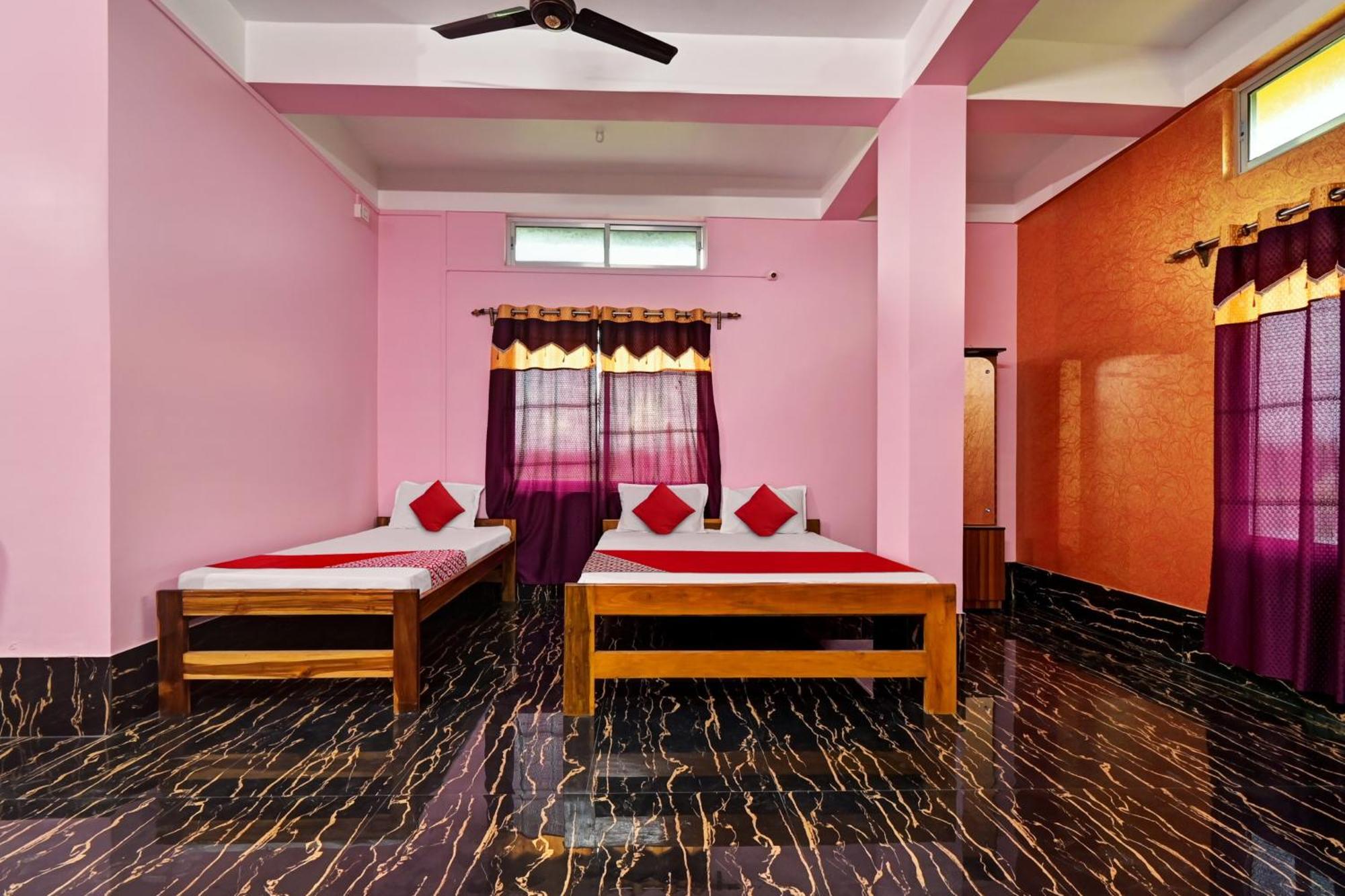 Oyo Flagship The Brahmaputra Homestay Guwahati Buitenkant foto