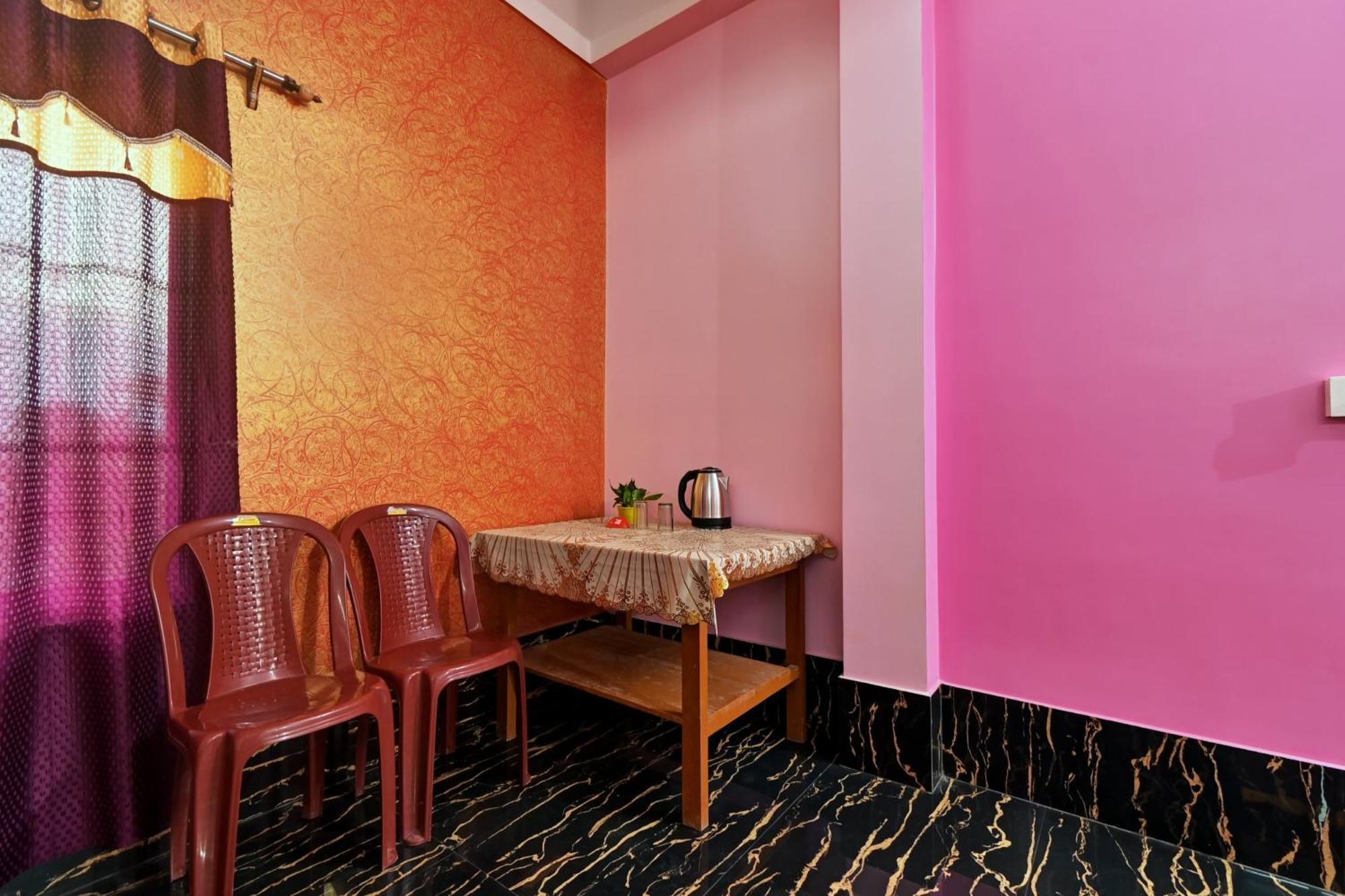 Oyo Flagship The Brahmaputra Homestay Guwahati Buitenkant foto
